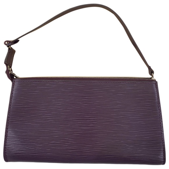 LOUIS VUITTON handbag
Color: Purple/Plum
Excellent Condition - Picture 1 of 7